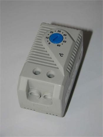 RACK termostat - rozsah pracovních teplot 5-55C